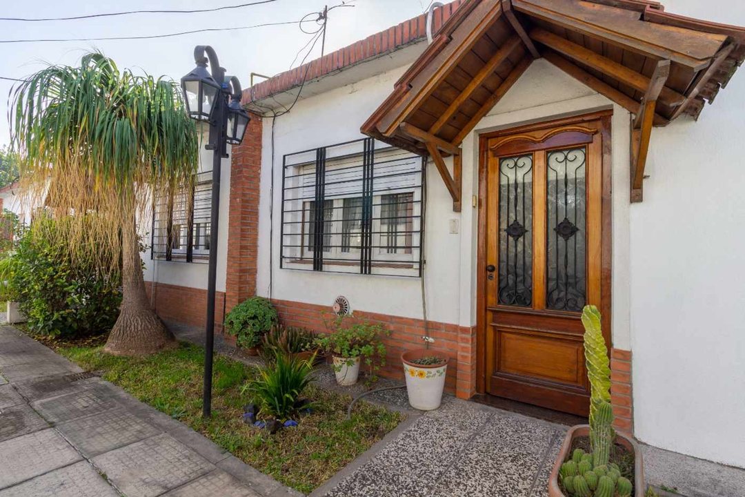 VENTA CASA/PH  4 AMBIENTES MORON