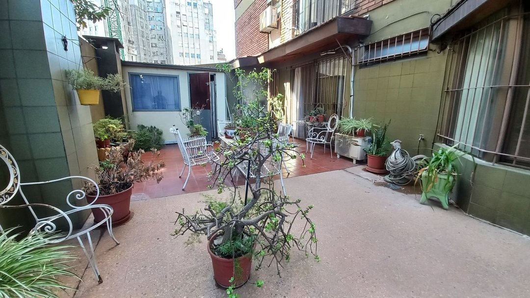 VENTA DEPTO. 2 AMBIENTES, GRAN PATIO /  RETIRO.