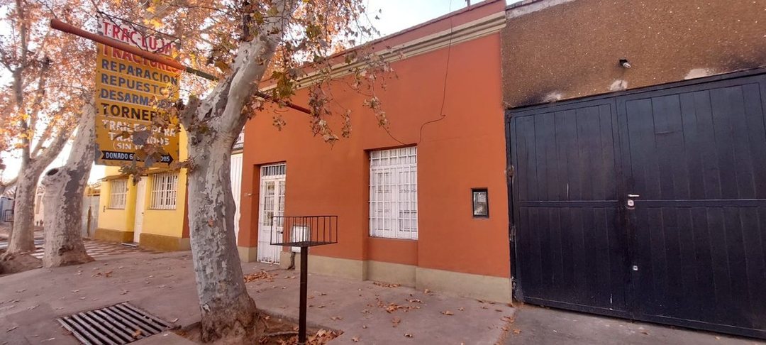 Propiedad Comercial: Galpón + Salón + Casa