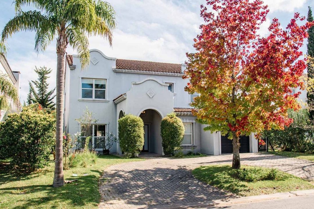 CASA EN VENTA AL LAGO EN NORDELTA