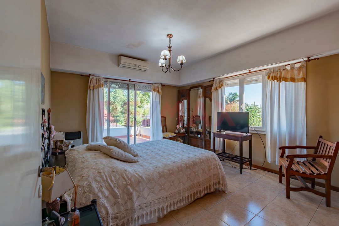 VENTA CASA 6 AMB. MUCHO SOL 3 COCHERAS PADUA SUR