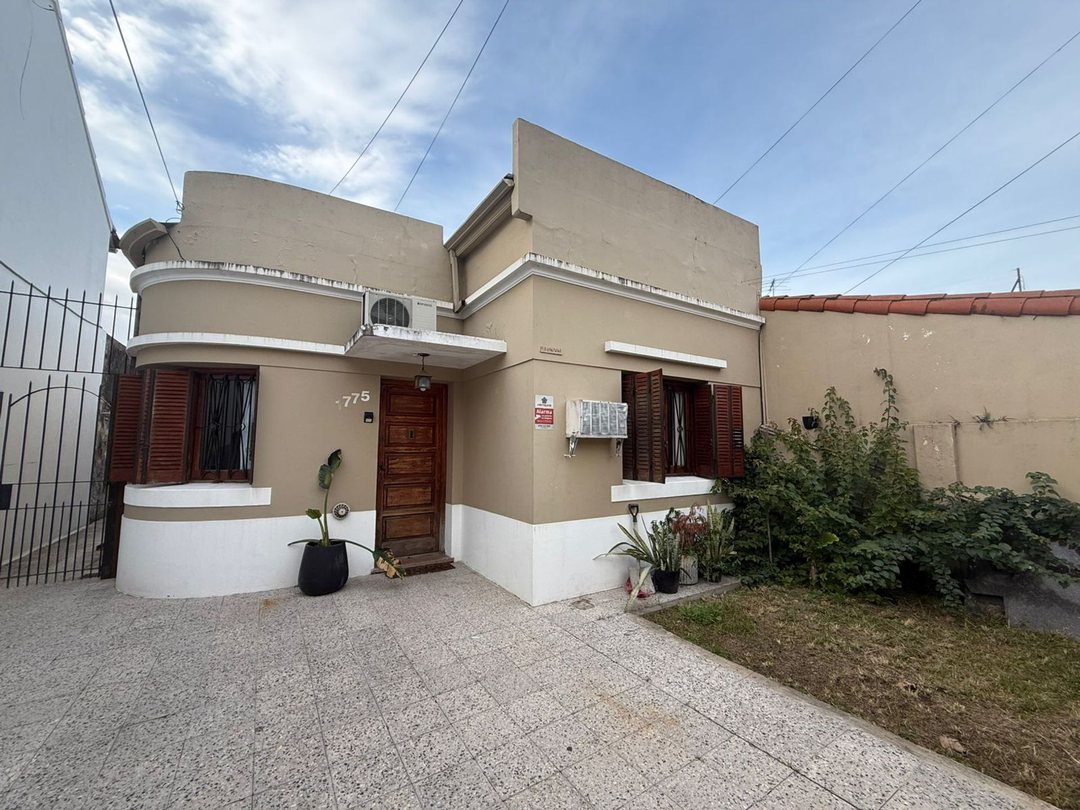 VENTA PH BANFIELD - REFACCIONADO IMPECABLE