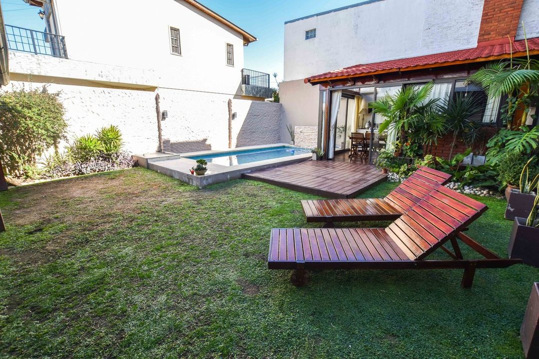 VENTA CASA 2 DORMITORIOS C/COCHERA - ZONA SUR