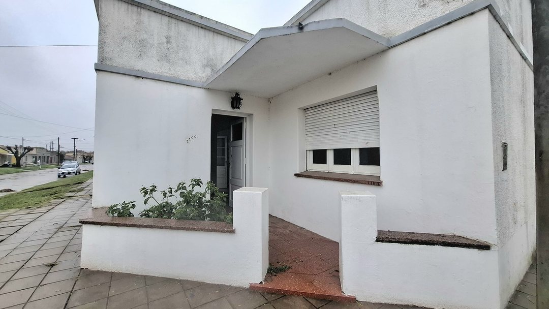 CASA EN VENTA EN PEHUAJO CON LOCAL COMERCIAL
