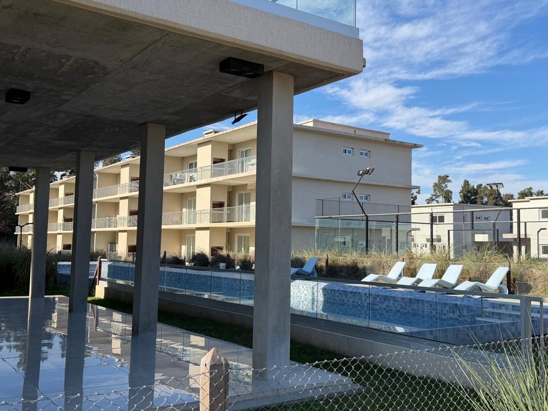 ALQUILER CASA tipo dúplex en CHIC VILLAGE PILAR