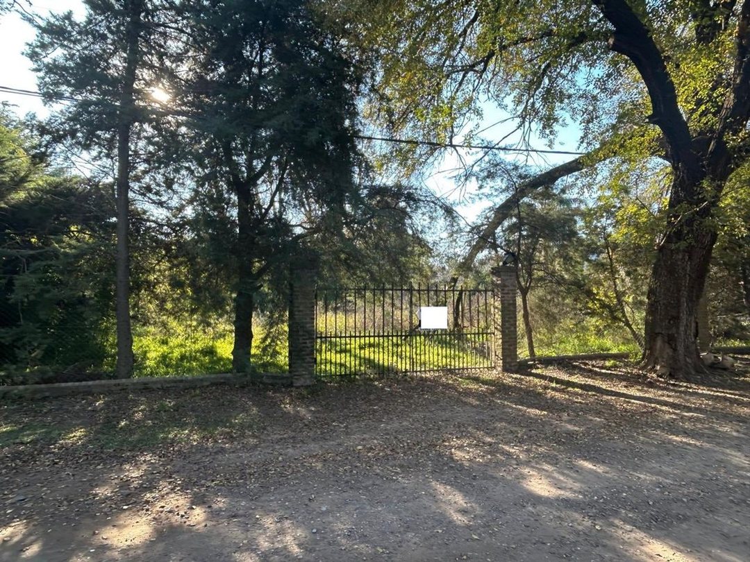 Venta de Excelente terreno en barrio Los Robles