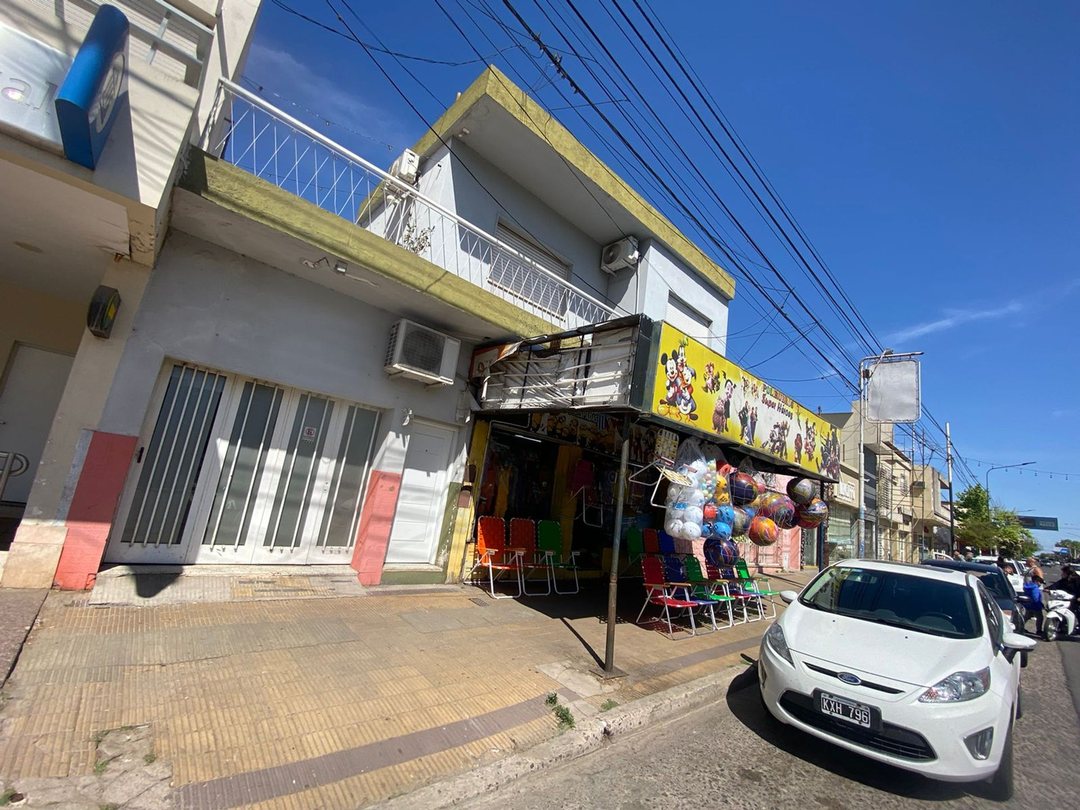 CASA MAS LOCAL EN VENTA EN PERGAMINO