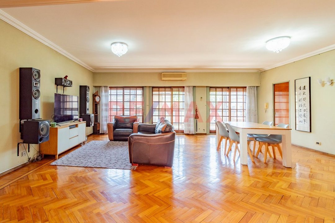 EXCELENTE PISO CON PATIO Y BALCON EN SAN CRISTOBAL