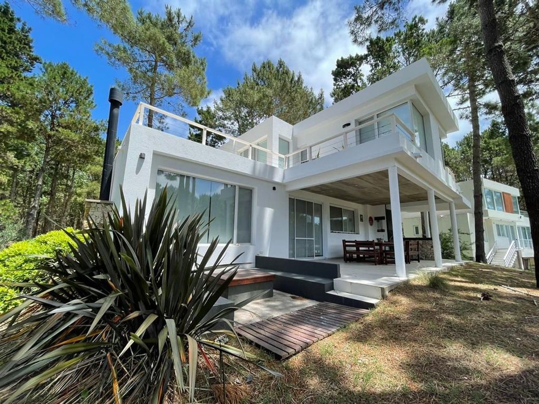 Venta Casa Villa Robles fondo laguna Barrio II 573