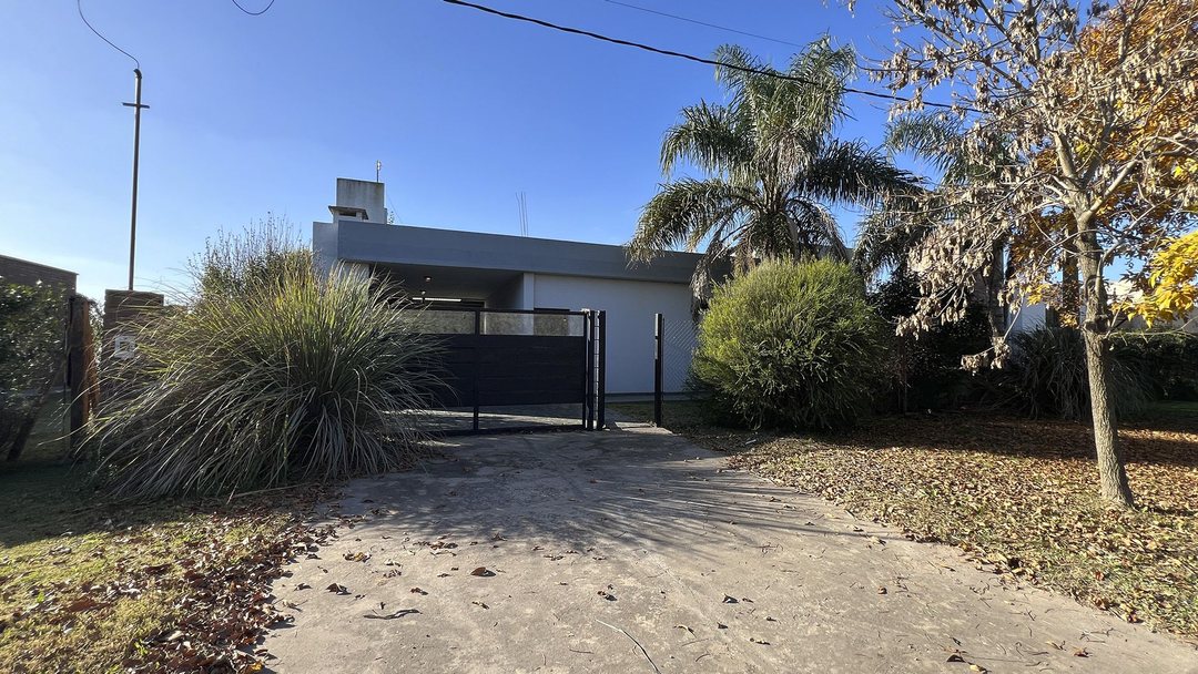 VENTA CASA DE DOS DORMITORIOS LAS ACEQUIAS ROLDAN