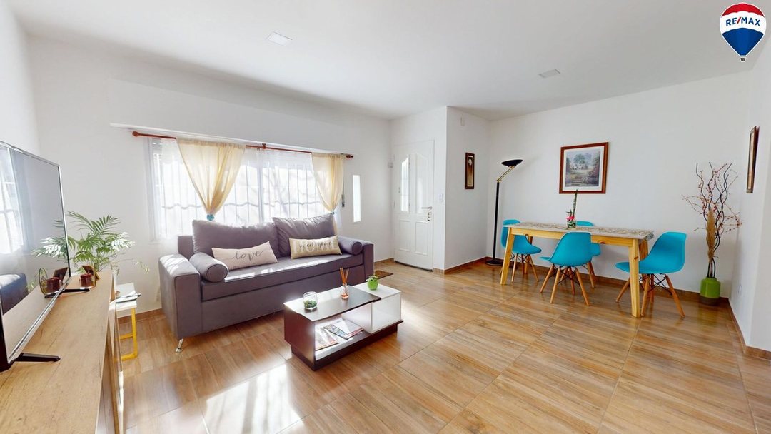 Venta casa 4 amb con patio y cochera Florida