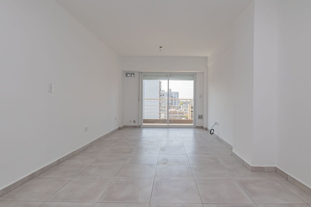 VENTA DE DEPARTAMENTO 3 AMBIENTES AL FRENTE MORON