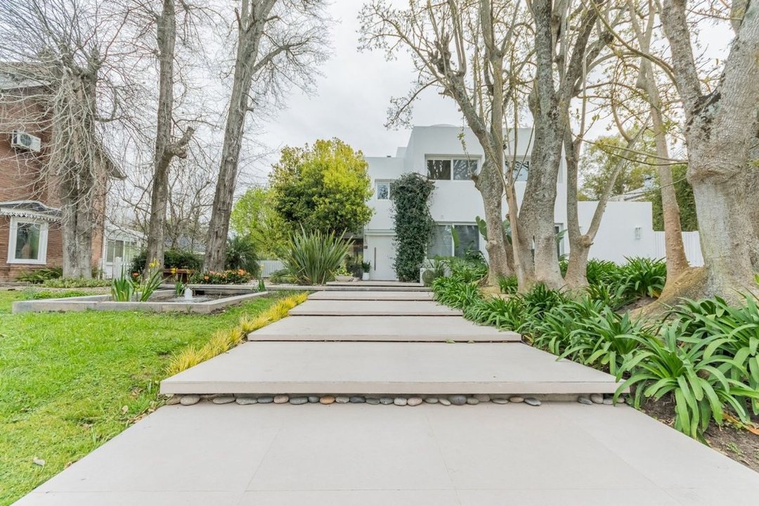 VENTA CASA ABRIL CLUB DE CAMPO, CON PISCINA.