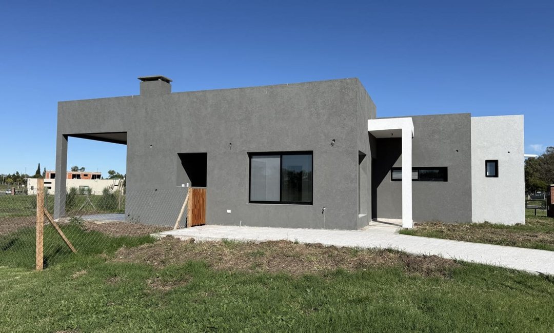 VENTA CASA 4 AMBIENTES SANTA ELISA PILAR DEL ESTE