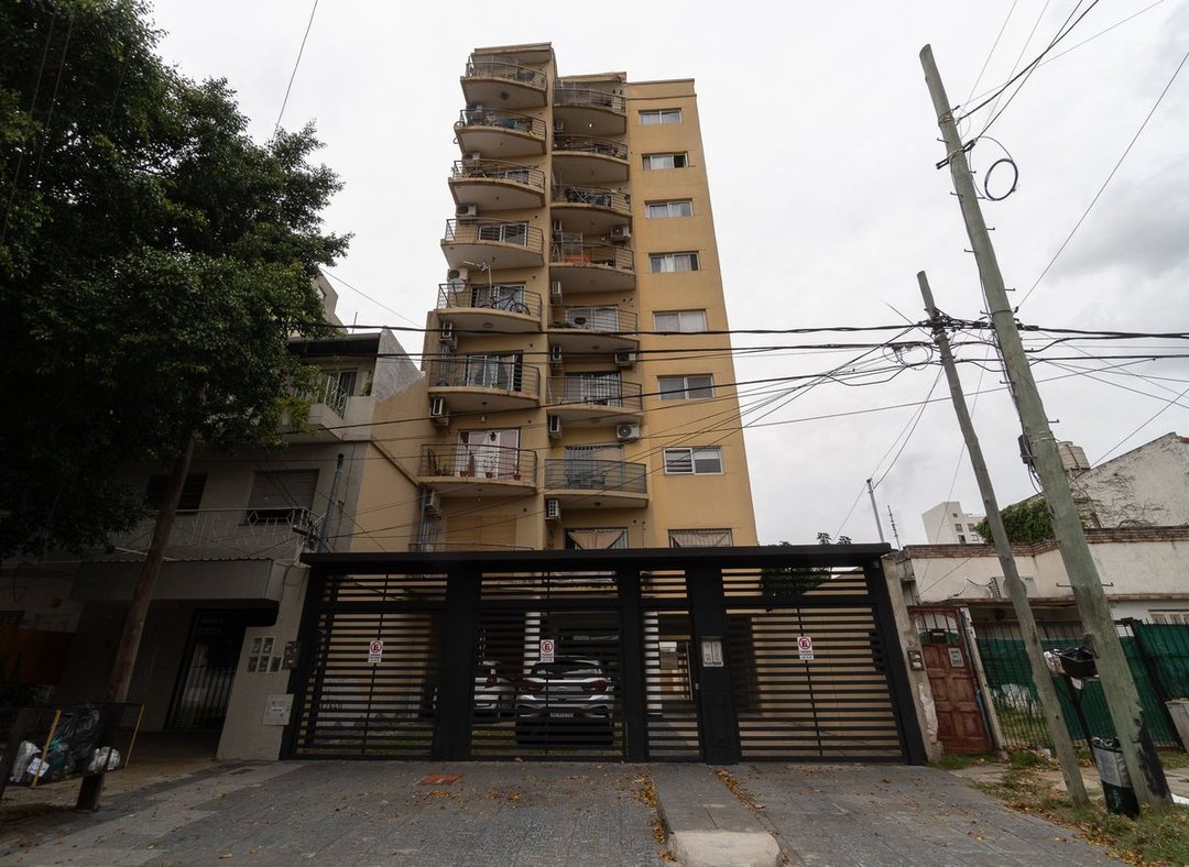 Departamento de 3 ambientes con cochera –