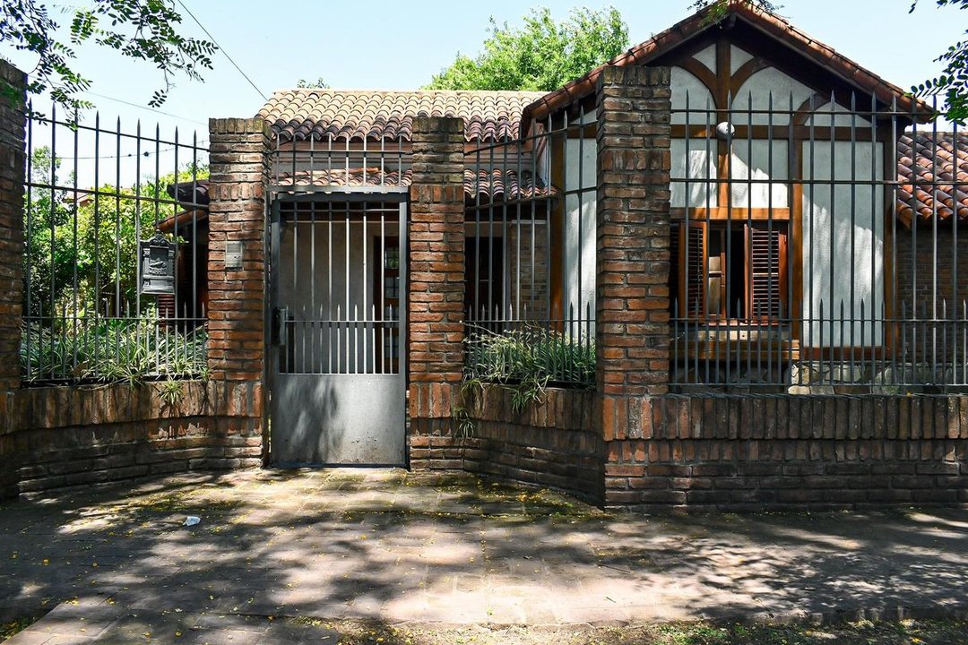 VENTA CASA 5 AMB CALZADACENTRO PILETA FONDO QUINTA