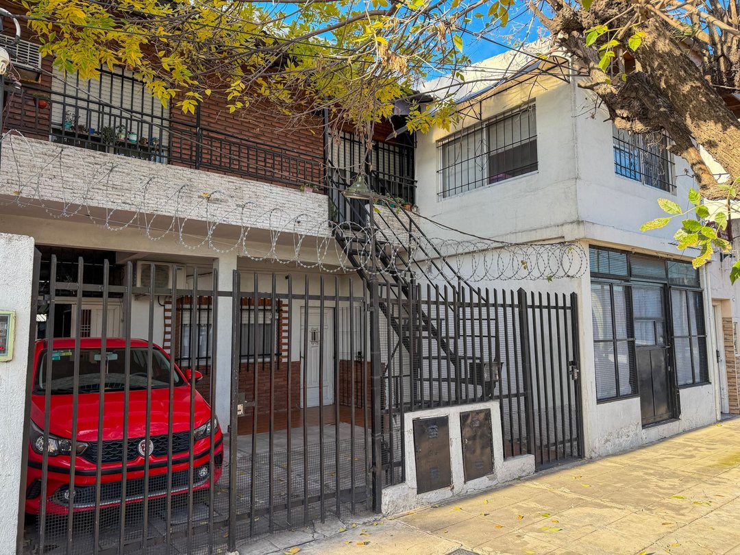 VENTA CASA MULTIFAMILIAR CON LOCAL LOTE 427M2