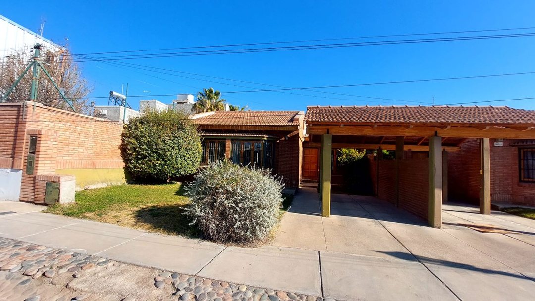 CASA EN CALLEJON PRIVADO -3 DORM - G. CRUZ MENDOZA