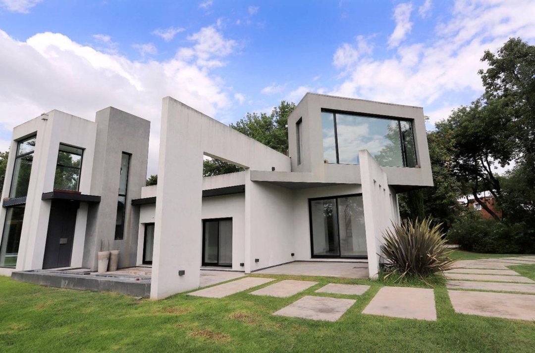 VENTA CASA 5 AMB. LOTE VISTA AL GOLF 1700 M2