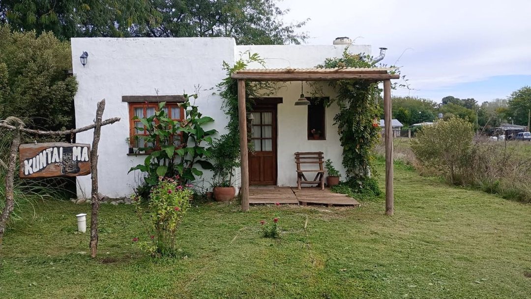VENTA CASA 3 AMB EN BARRIO LOS CARDOS