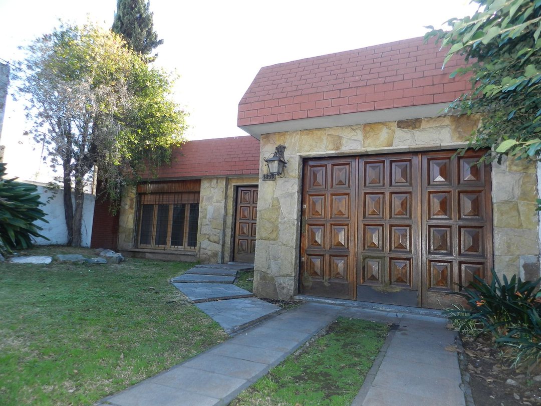 VENTA CASA 3 AMBIENTES EN HAEDO NORTE