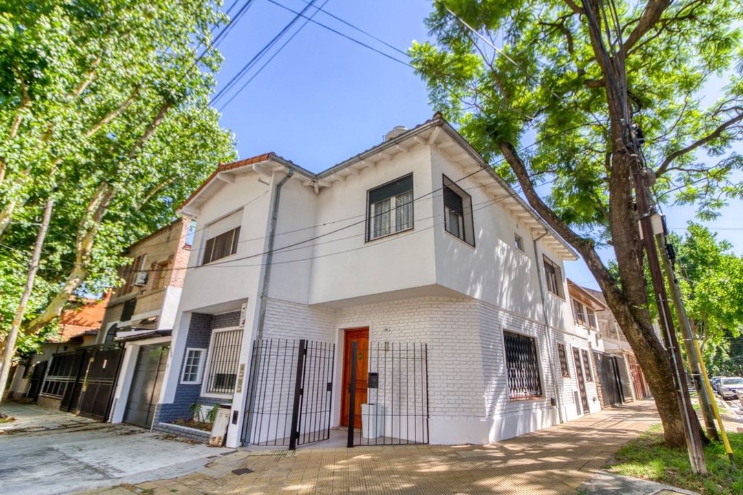 PH/CASA EN VENTA 3 AMB, OLIVOS, VTE LOPEZ C/ PATIO
