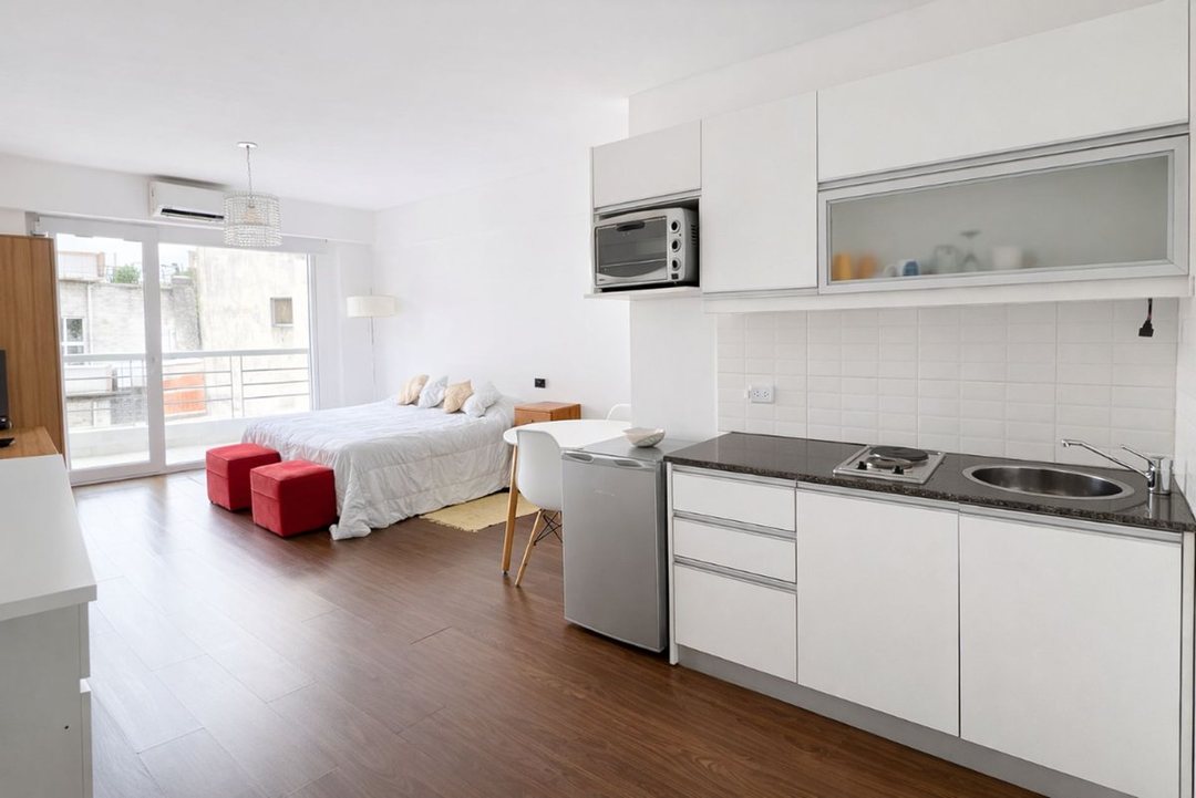 MONOAMBIENTE con BALCON/APTO PROF/ RETIRO