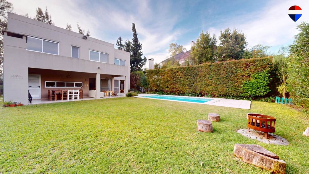 CASA 6 AMB EN VENTA EN LA DAMASIA C/PILETA Y PARQU