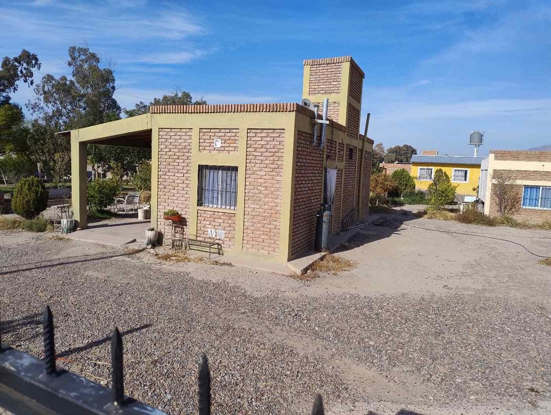 Casa de 2 dormitorios mas salón. POCITO
