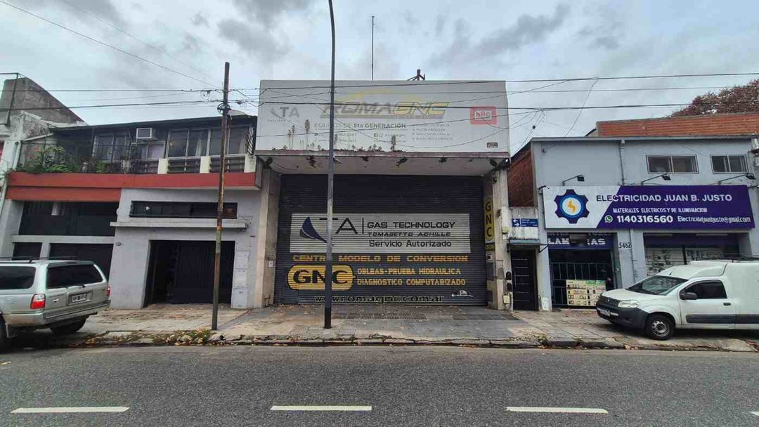 VENTA DE LOCAL EN FLORES