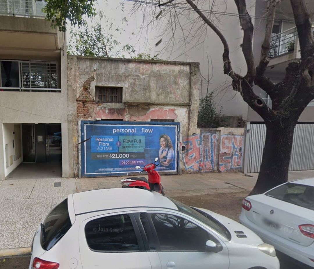 Venta amplio terreno en Parque CHAS. 280,70 m².
