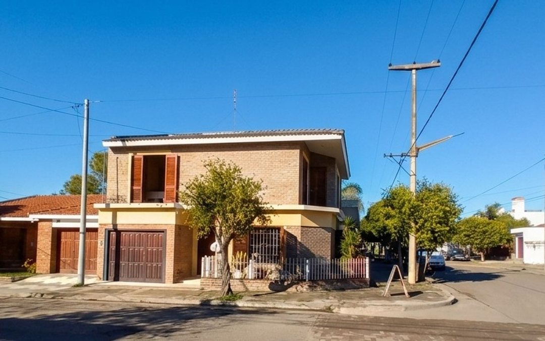 SE VENDE CASA 3 DORMITORIOS + LOCAL RIO TERCERO