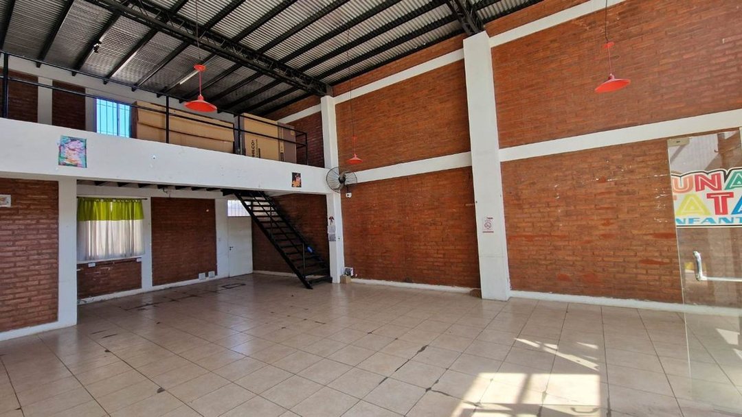 VENTA LOCAL 2 NIVELES 242 M2 VILLA KRAUSE RAWSON