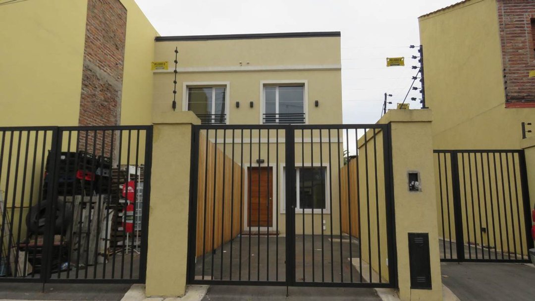 VENTA DUPLEX A ESTRENAR - HURLINGHAM -APTO CREDITO