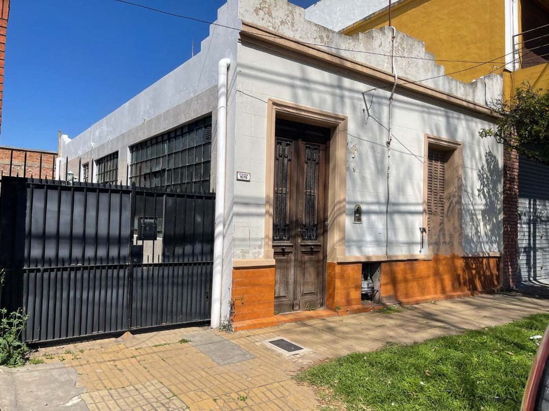 CASA EN VENTA EN VILLA ADELINA 3 AMBIENTES