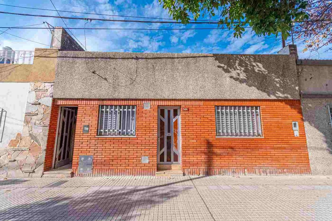 VENTA  Casa + Dpto Independiente Barrio Industrial