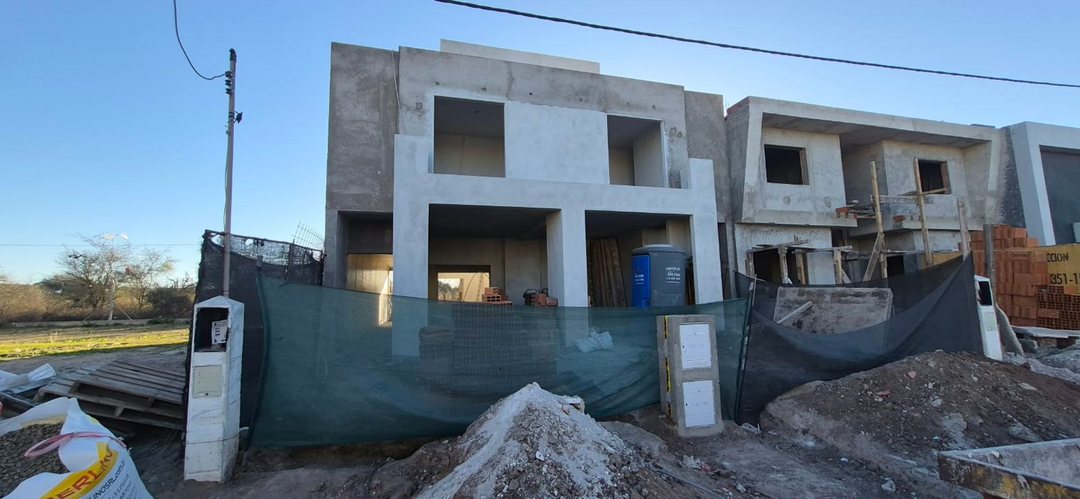 VENTA DUPLEX 2 DORMITORIOS 2 BAÑOS 2 PATIOS DOCTA