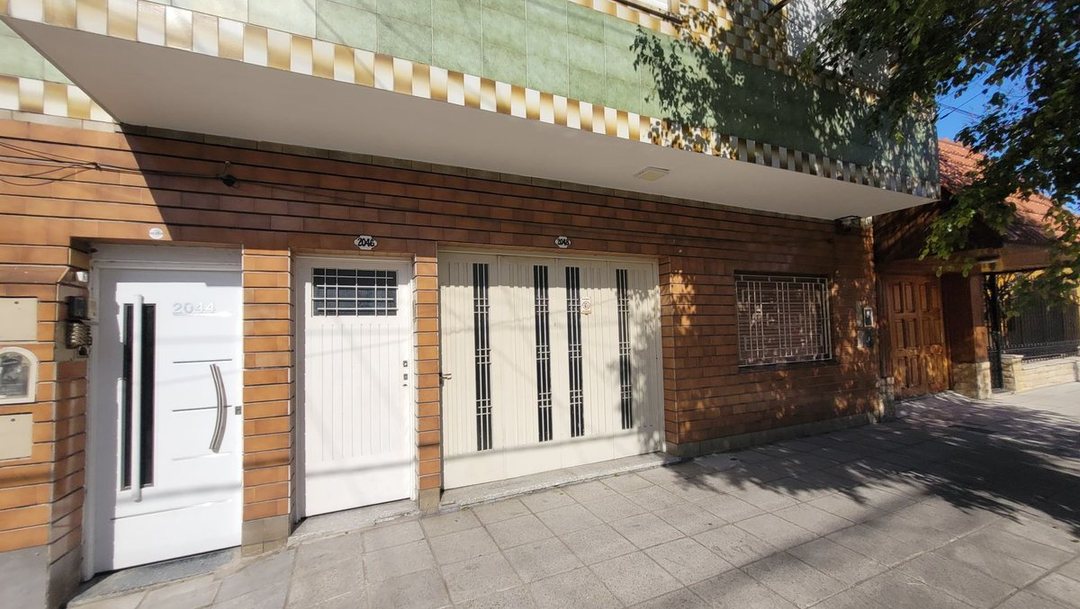 VENTA PH 3 AMB C/COCHERA Y PATIO LANUS OESTE