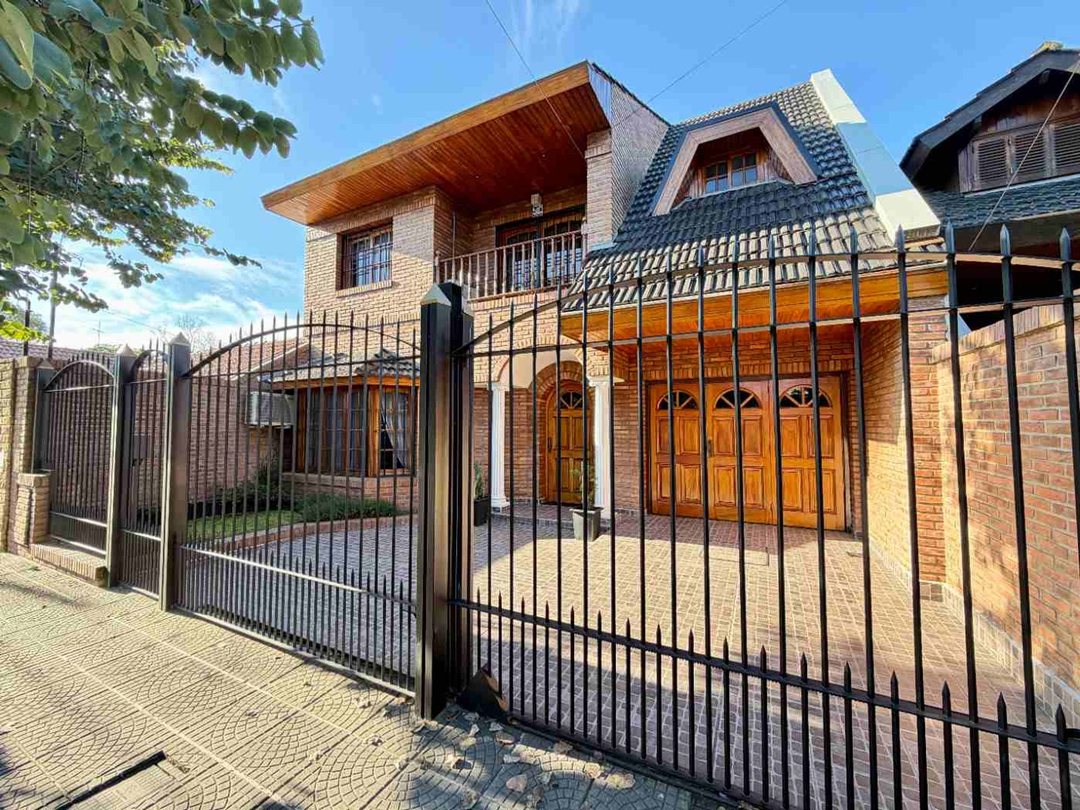 Casa 4 Amb Palomar –Coch. 2/3 autos-Quincho-Jardín