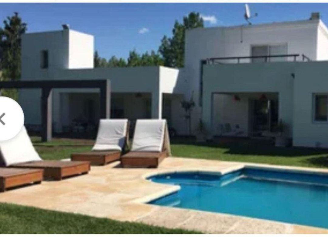 CASA EN VENTA 6 AMBIENTES CANNING EL LAUQUEN