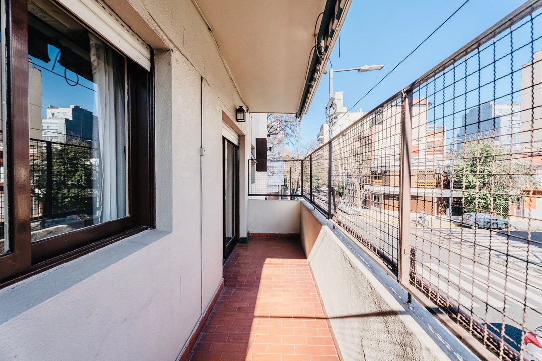 Depto. 4 Amb. en Venta en P. Patricios con Patio