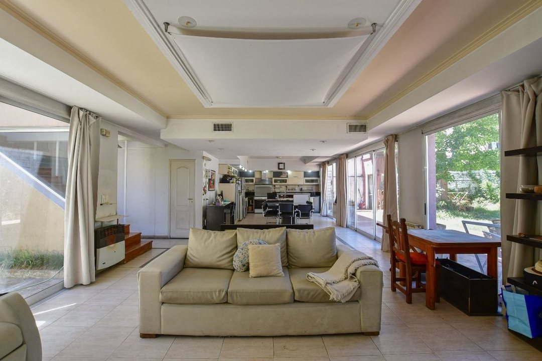 CASA 5 DORMITORIOS EN VENTA LA PLATA CON PILETA