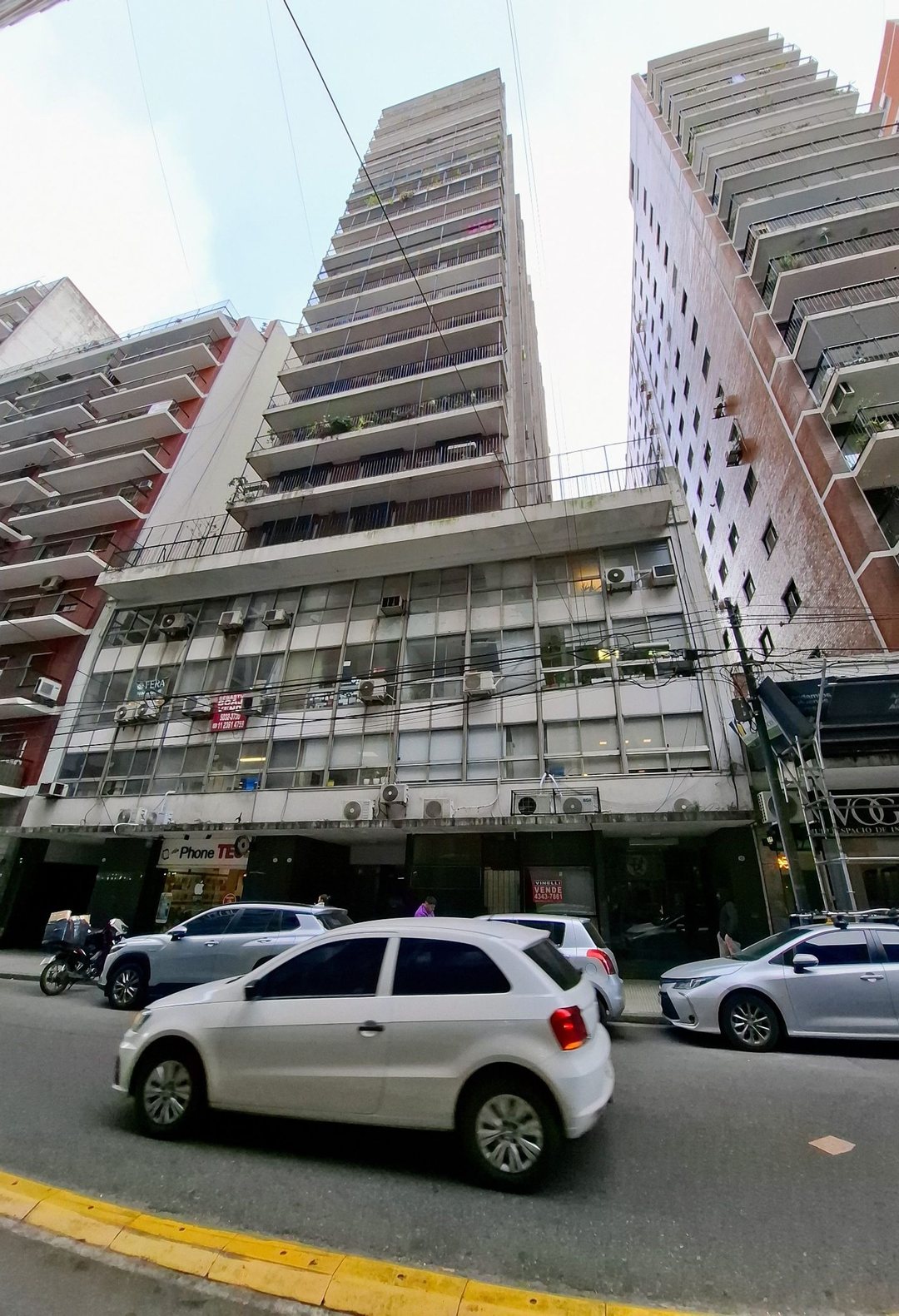 OFICINA EN VENTA AL FRENTE PLAZA LIBERTAD