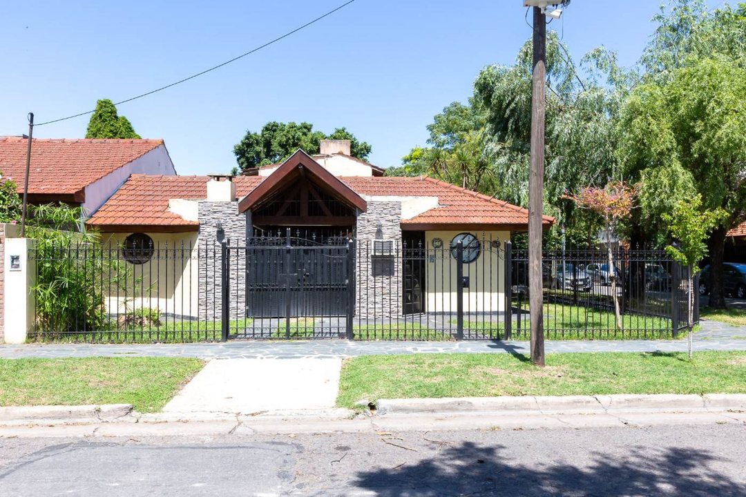 VENTA CASA HURLINGHAM EN PLANTA BAJA APTO CREDITO