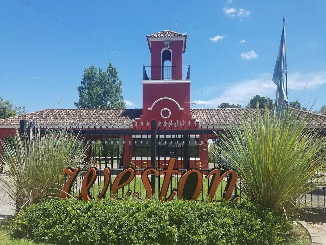 VENTA LOTE CENTRAL BARRIO CERRADO WESTON