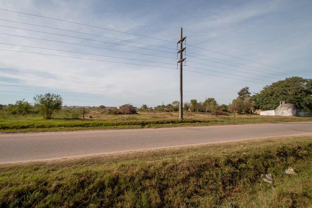 SE VENDE AMPLIO LOTE SOBRE ASFALTO