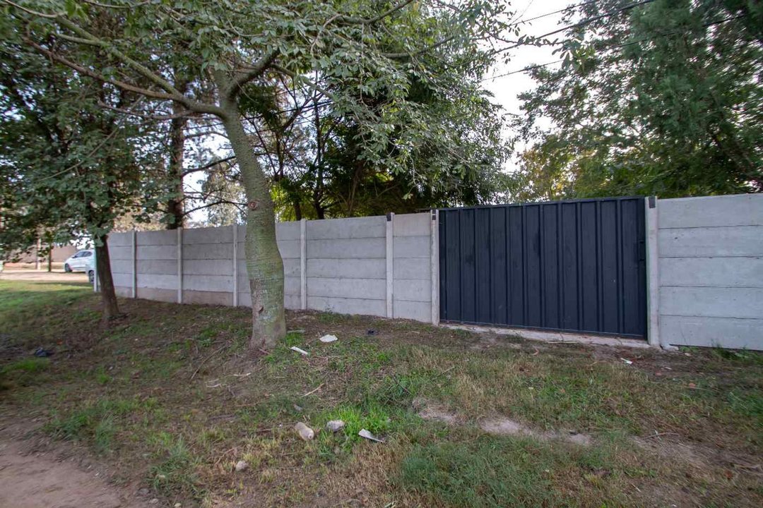Se vende casa a refaccionar en un terreno de 990m2