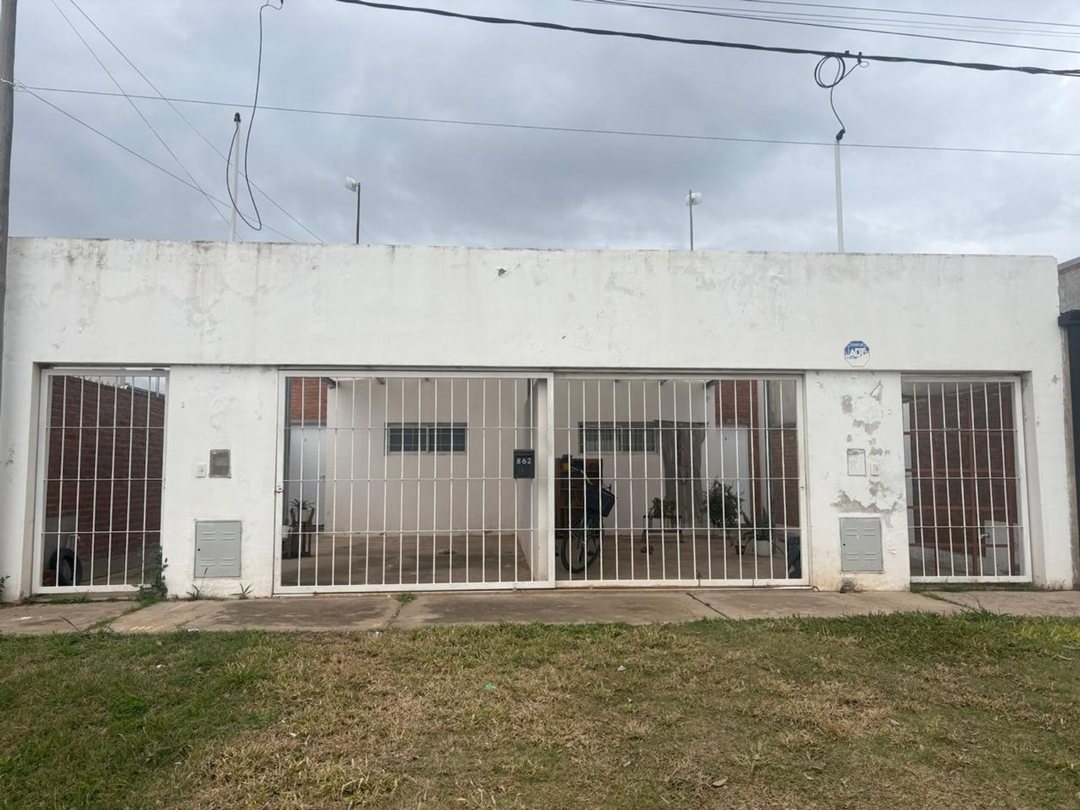VENTA DE 2 CASAS PH - BARRIO SUROESTE