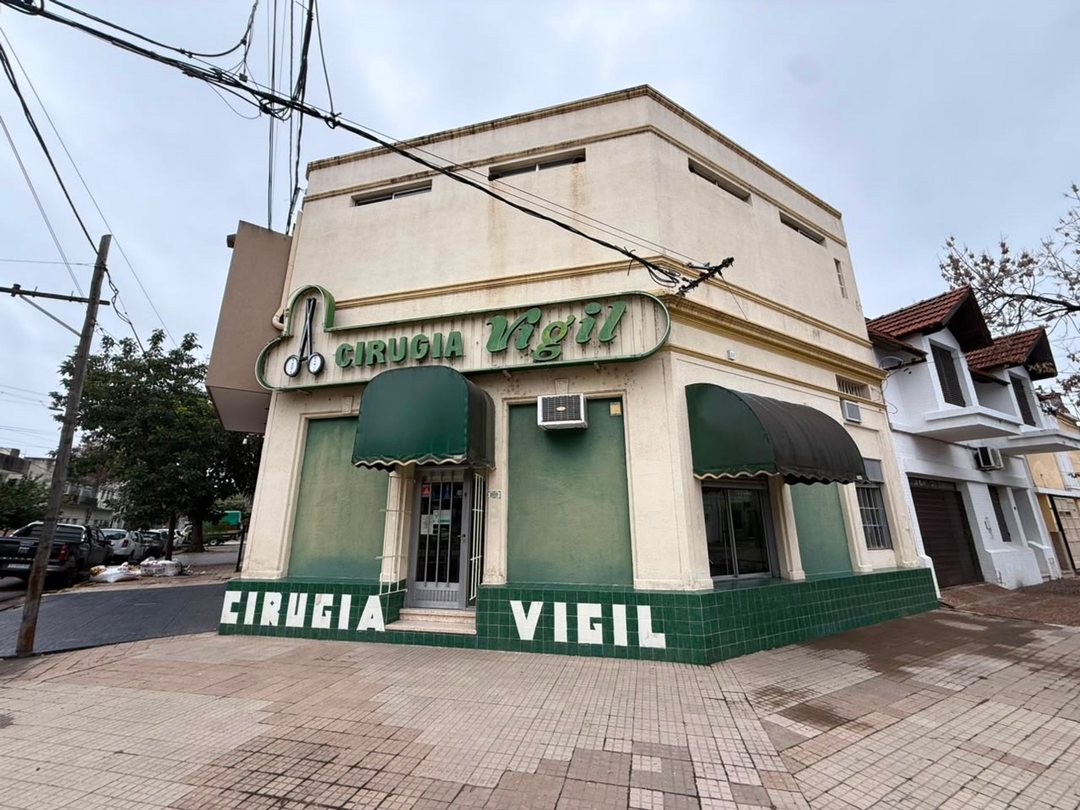 Local con depósito y oficina en alquiler s/ ochava