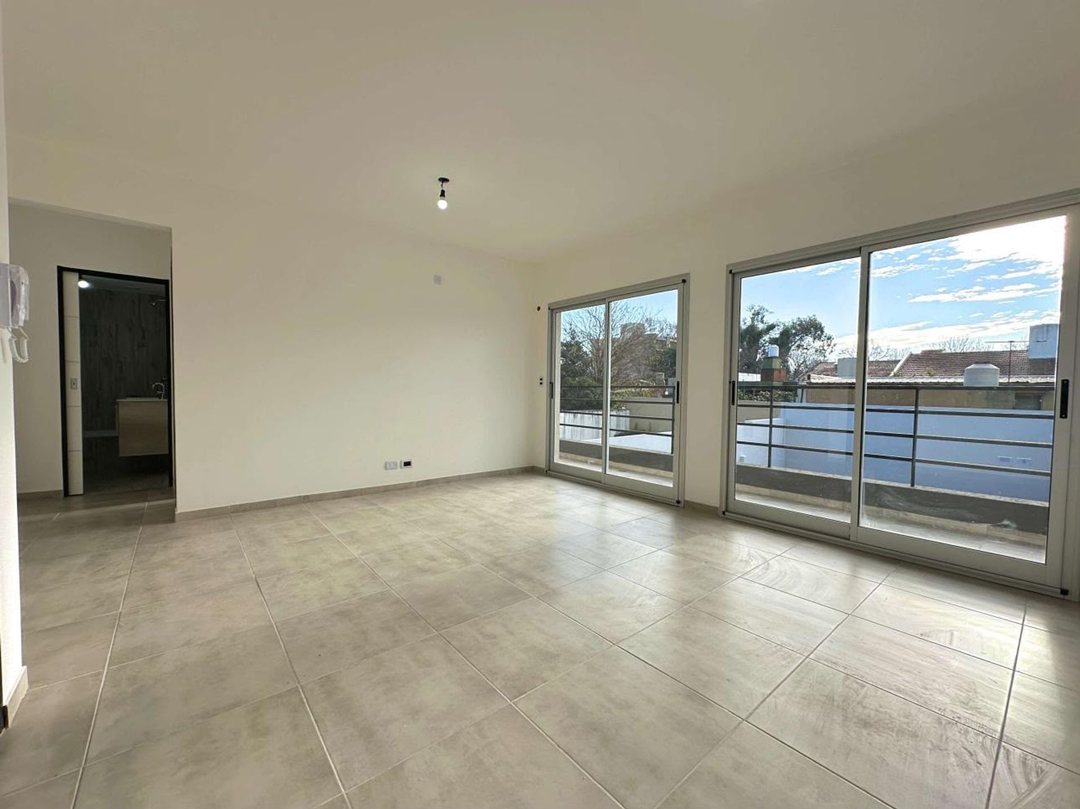 VENTA DPTO 2 AMB CON BALCÓN Y PARRILLA